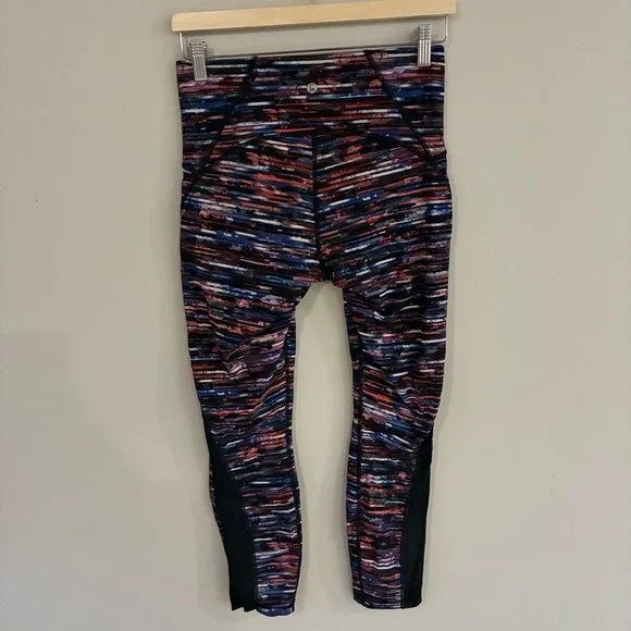 Lululemon Train Times 7/8 Pant 25"‎ - Picture 4 of 5